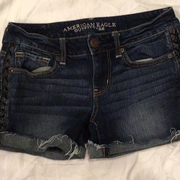 American Eagle Outfitters Cut Off Denim Jean Shorts Embellished Size 4 - Picture 1 of 4
